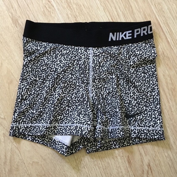 EUC Nike Pro shorts - Picture 2 of 5